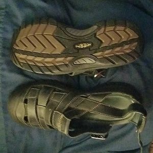 Keen buckle fisherman sandals unisex
